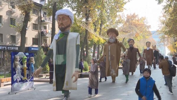 Парад гигантских кукол в Шымкенте - Sputnik Казахстан