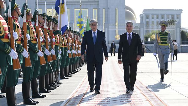 Президенты Казахстана и Туркменистана провели переговоры в узком формате - Sputnik Казахстан