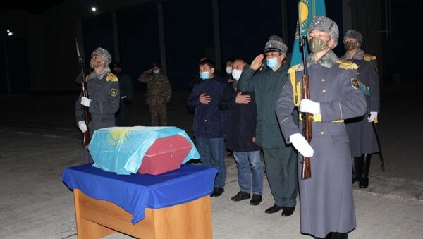 В Казахстан доставлены останки казахстанского солдата Оксикбая Бозарбаева, погибшего в годы ВОВ - Sputnik Казахстан