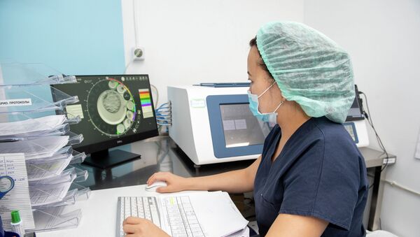 Для наблюдения за эмбрионами врачи используют современные методы мировой репродуктологии, в том числе технологию time-laps с искусственным интеллектом - Sputnik Казахстан