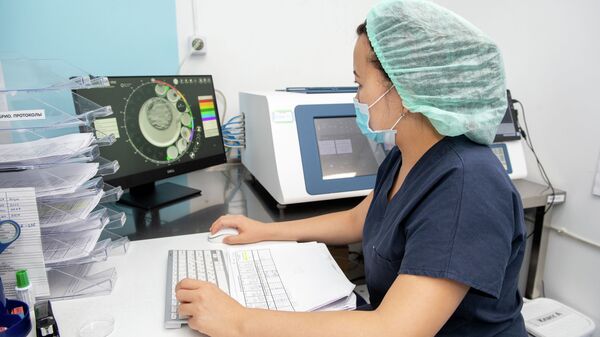 Для наблюдения за эмбрионами врачи используют современные методы мировой репродуктологии, в том числе технологию time-laps с искусственным интеллектом - Sputnik Казахстан