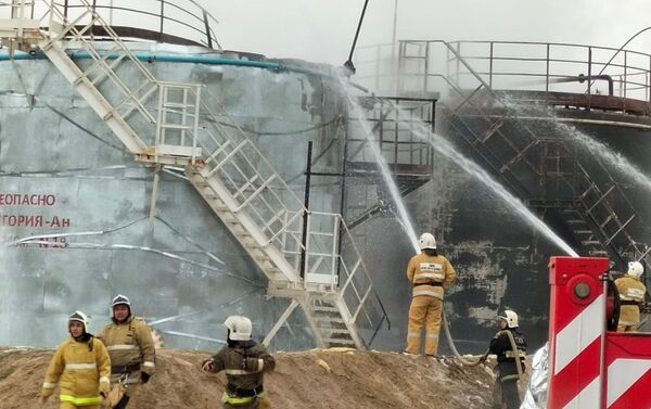 В Жамбылской области горели нефтяные резервуары  - Sputnik Казахстан