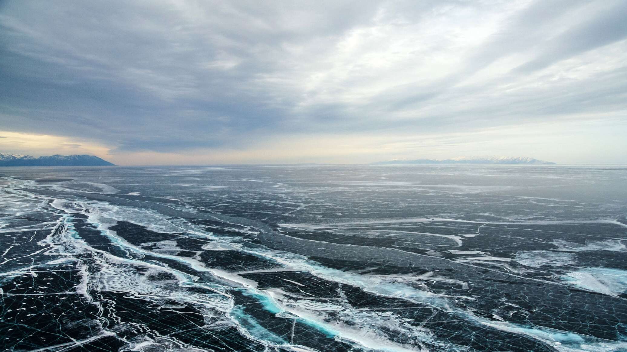 Ресурсы озера байкал. Разлом льда на Байкале. Целлюлозно-бумажный комбинат на Байкале. Лед Байкала. Водные ресурсы Байкала.