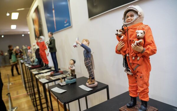 В музее Кастеева открылась V юбилейная международная выставка авторской интерьерной куклы  Вместе навсегда, посвященной 60-летию первого полета человека в космос - Sputnik Казахстан