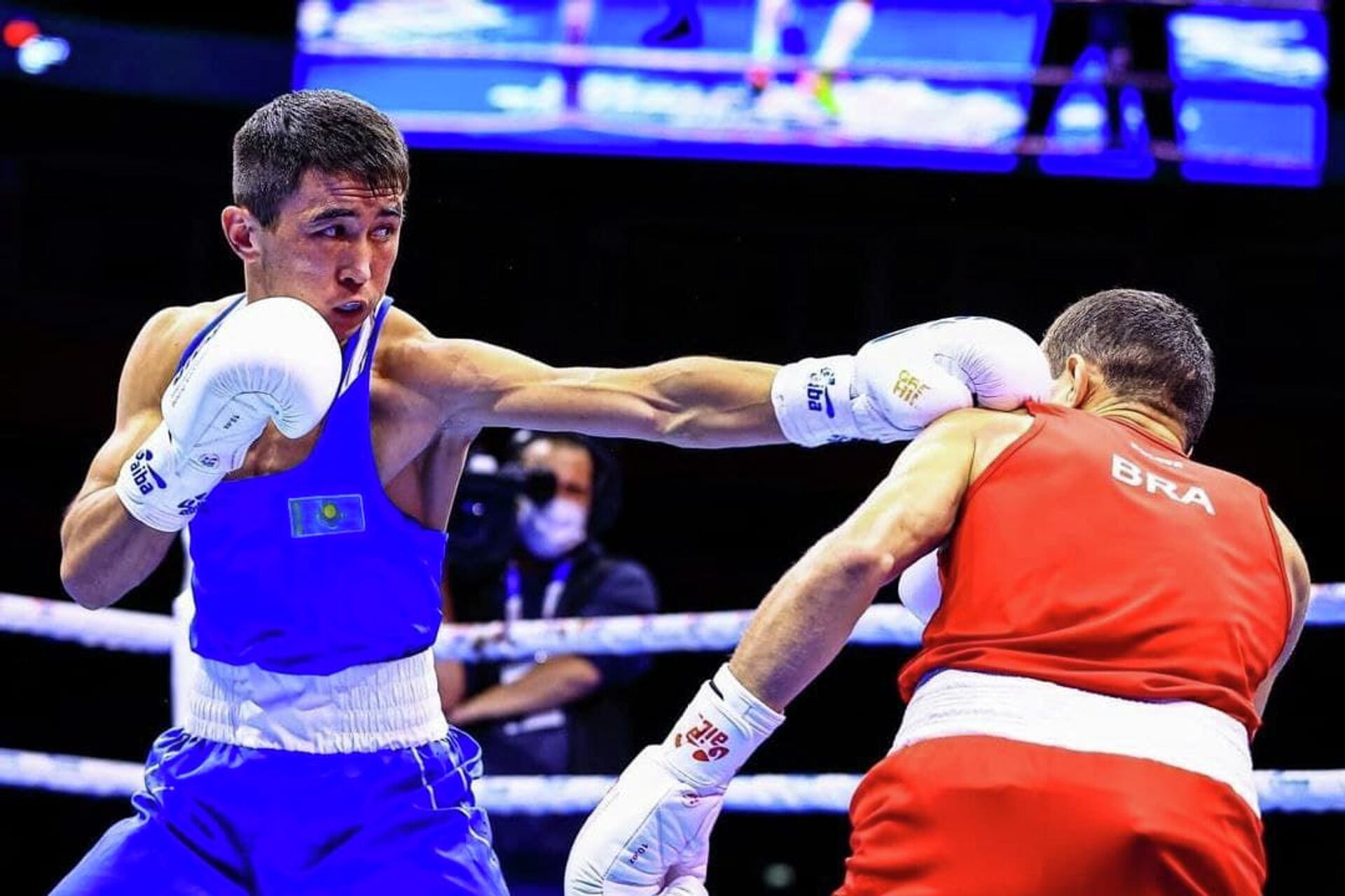 Казахстанский спортсмен стал чемпионом мира по боксу - видео - Sputnik Казахстан, 1920, 06.11.2021