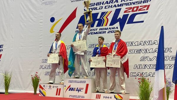 Спортсмен из Актау Александр Баландин взял золото на чемпионате мира по Ашихара карате  - Sputnik Казахстан