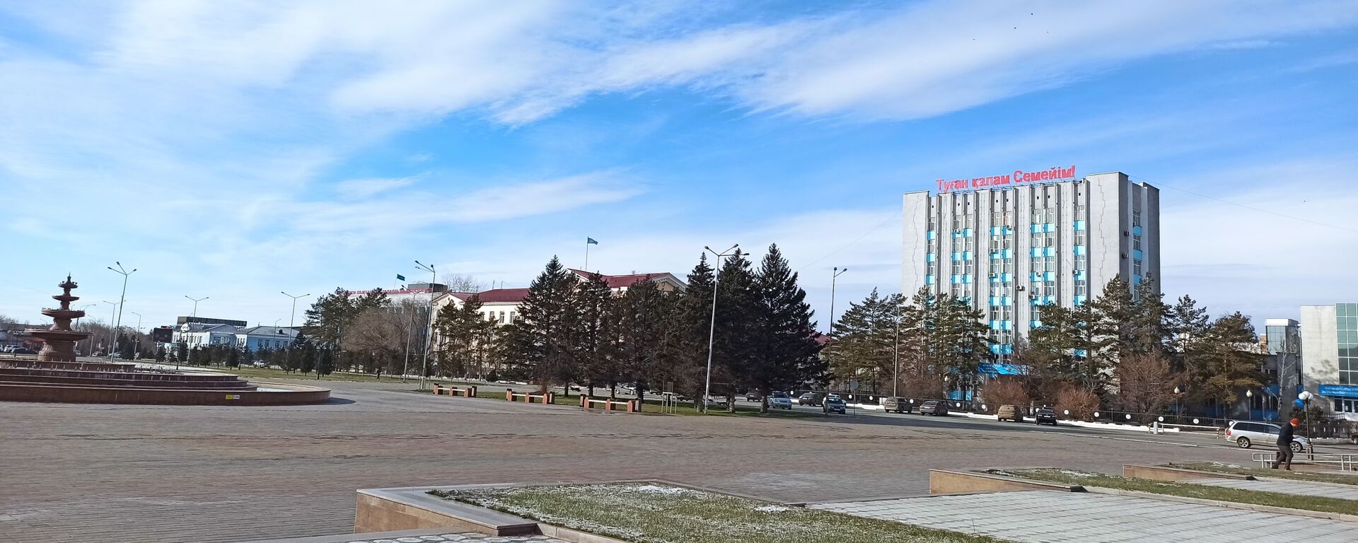 Центральная площадь перед акиматом города Семей - Sputnik Казахстан, 1920, 30.09.2022