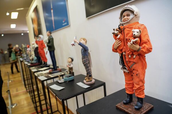 Юбилейная международная выставка авторской интерьерной куклы Вместе навсегда, посвященная 60-летию первого полета человека в космос - Sputnik Казахстан