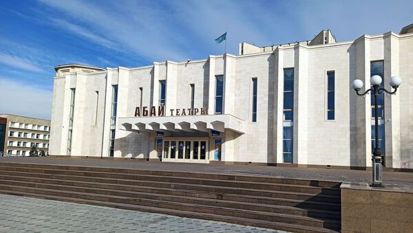 В одном здании в Семее располагаются три театра - в том числе имени Абая и имени Достоевского - Sputnik Казахстан