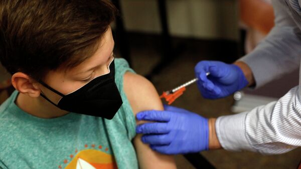 Прививка детей от коронавируса - Sputnik Казахстан