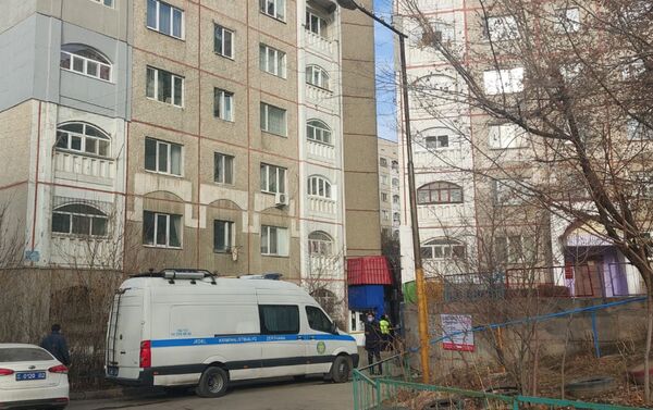 Трагедия разыгралась под окнами этого дома  - Sputnik Казахстан