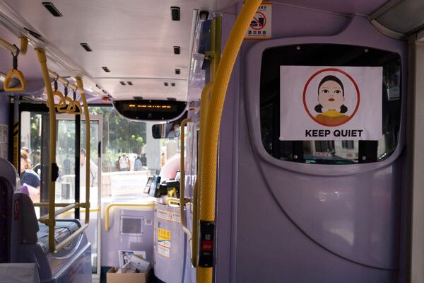 Внутр автобуса во время путешествия в никуда в Гонконге  - Sputnik Қазақстан