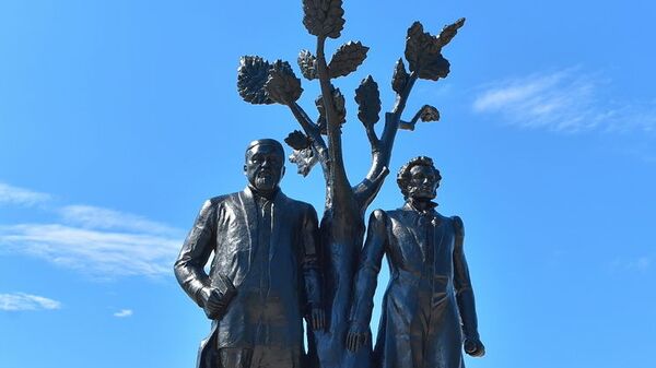Памятник Абаю и Пушкину в Петропавловске - Sputnik Казахстан