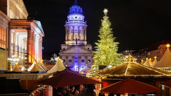 Традиционный рождественский базар на площади Жандарменмаркт в Берлине - Sputnik Қазақстан