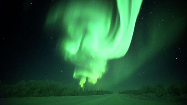 Небесный эквалайзер. Северное сияние сняли над озером Канентъявр - видео - Sputnik Казахстан
