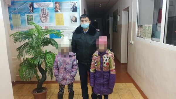 В Восточном Казахстане мать оставила маленьких детей в холодном доме - Sputnik Казахстан