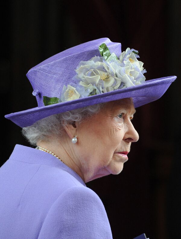 Королева Великобритании Елизавета II посещает торжественную службу барабанщиков в Королевском госпитале Челси, 28 июня 2014 года, Лондон. - Sputnik Казахстан