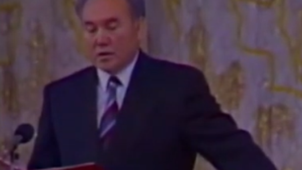 1991 жылы 10 желтоқсанда халық сайлаған еліміздің Тұңғыш Президенті Нұрсұлтан Назарбаев ант берді - Sputnik Қазақстан