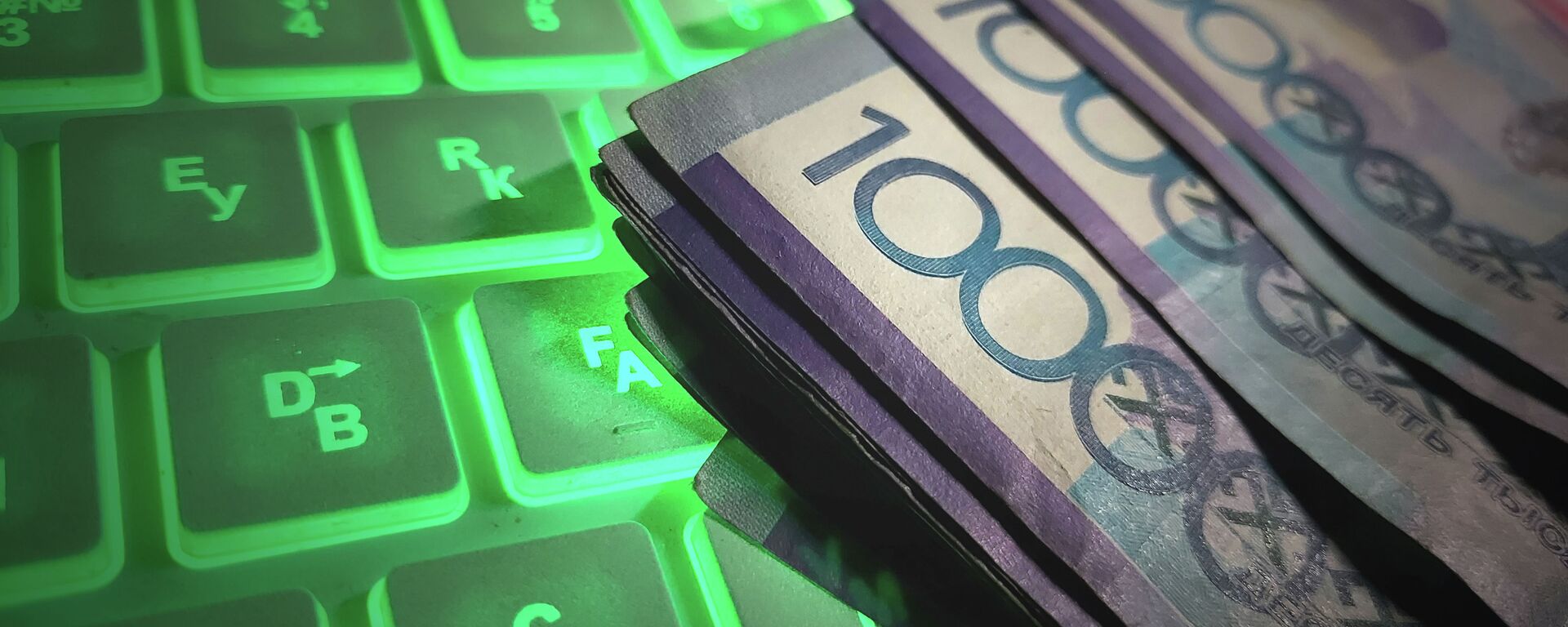 Деньги тенге клавиатура, иллюстративное фото - Sputnik Казахстан, 1920, 01.08.2022