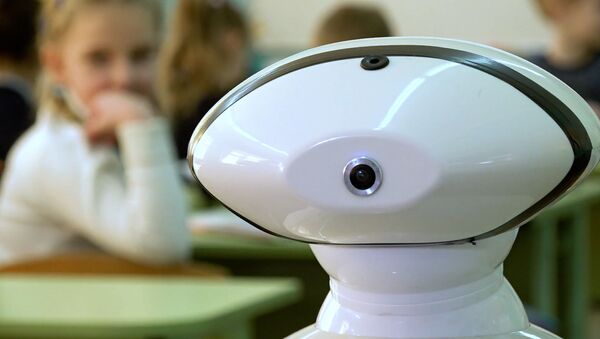 Дистанционка с эффектом присутствия: робот заменил ученика - видео - Sputnik Казахстан