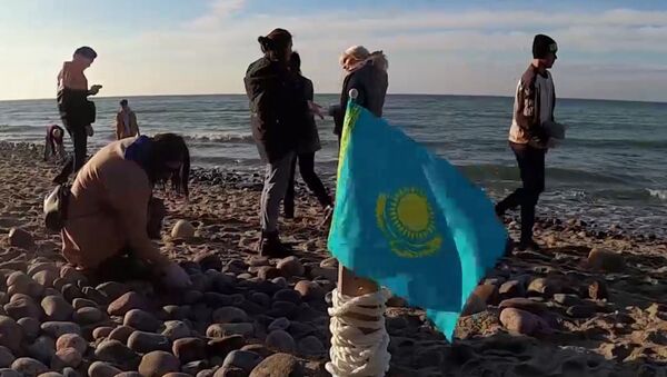 Казахстанские студенты в Калининграде креативно поздравили земляков с Днем независимости - Sputnik Казахстан