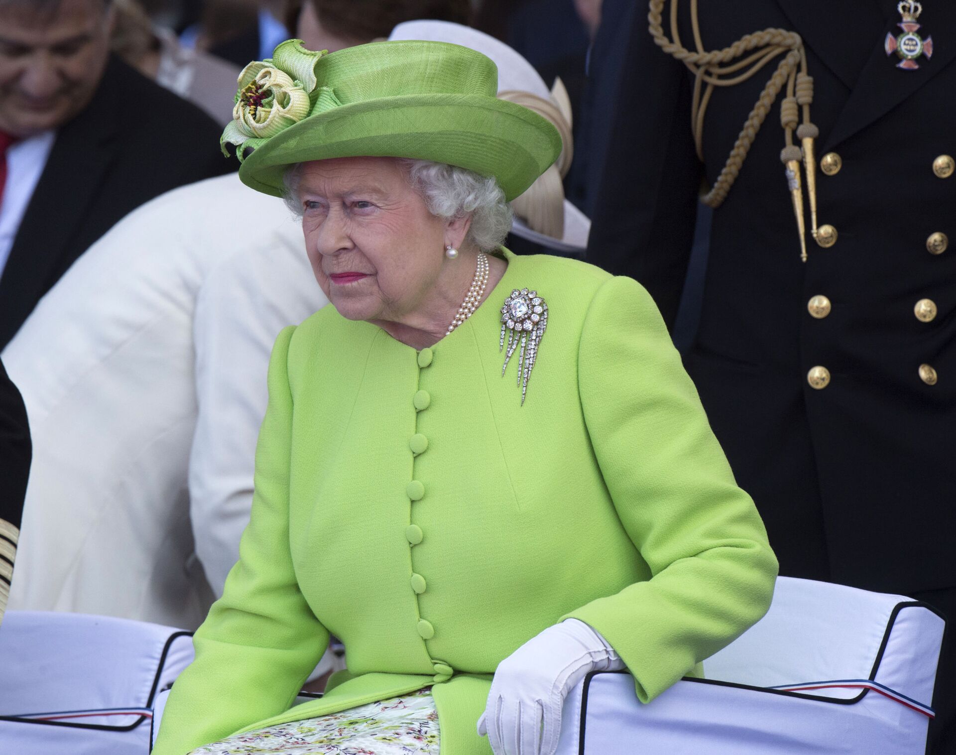 Королева Великобритании Елизавета II во время торжественной церемонии празднования 70-летия высадки союзников в Нормандии. - Sputnik Казахстан, 1920, 19.05.2022