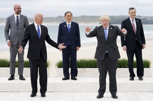 Лидеры G7 на саммите в Корнуолле, Англия, 11 июня. На саммите главы государств обсуждали пандемию, климат, внешнюю политику и экономику. - Sputnik Казахстан