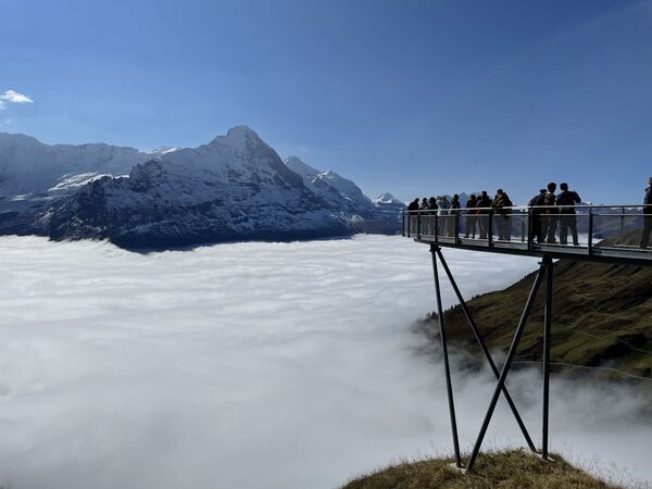 First Cliff Walk - смотровая площадка над пропастью с видом на Альпы в Швейцарии. - Sputnik Казахстан
