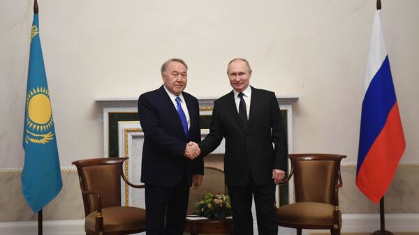 Тұңғыш президенттің баспасөз хатшысы Назарбаевтың Мәскеуге не үшін барғанын айтты - Sputnik Қазақстан