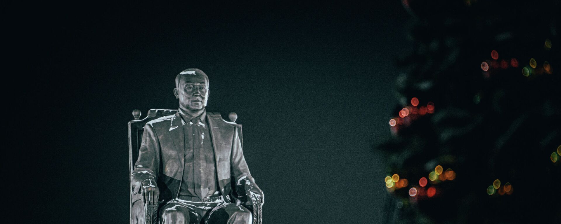 Памятник первому президенту Казахстана Нурсултану Назарбаеву - Sputnik Казахстан, 1920, 01.02.2024