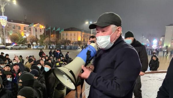Бердибек Сапарбаев встретился с протестовавшими в Таразе  - Sputnik Казахстан