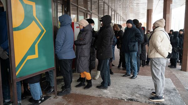 Очереди у банкоматов в столице Республики.  - Sputnik Казахстан