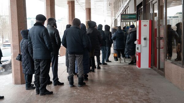 Очереди у банкоматов в Нур-Султане  - Sputnik Казахстан
