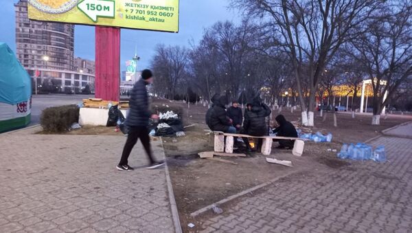 Обстановка на площади Ынтымак в Актау  - Sputnik Казахстан