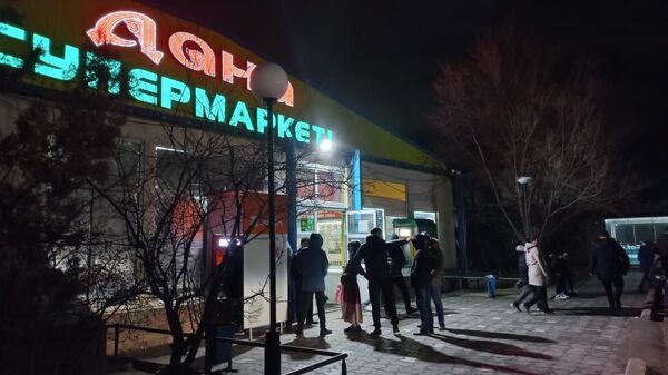 Ситуация на улицах Актау, вечером, 6 января - Sputnik Қазақстан