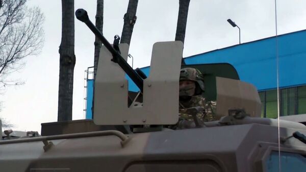 Военнослужащий из состава контингента миротворческих сил ОДКБ в Казахстане - Sputnik Казахстан