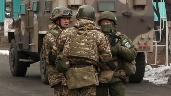 Военнослужащие из состава контингента миротворческих сил ОДКБ в Казахстане - Sputnik Казахстан