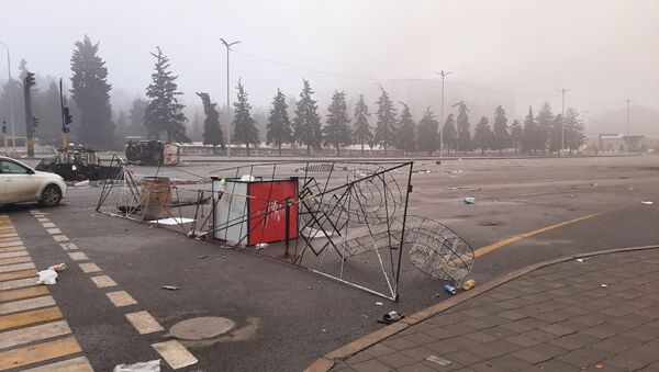 Баррикады на площади Республики в Алматы 6 января  - Sputnik Қазақстан