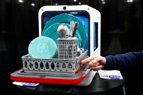 Сверхкомпактная посудомоечная машина с собственным резервуаром для воды, демонстрируется на стенде Daan Technologies на выставке CES 2022 в Лас-Вегасе. - Sputnik Казахстан