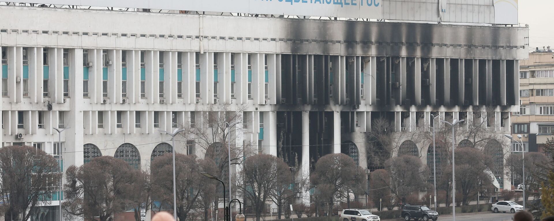 Пострадавшее от пожара здание Акимата в Алма-Ате - Sputnik Казахстан, 1920, 01.09.2022