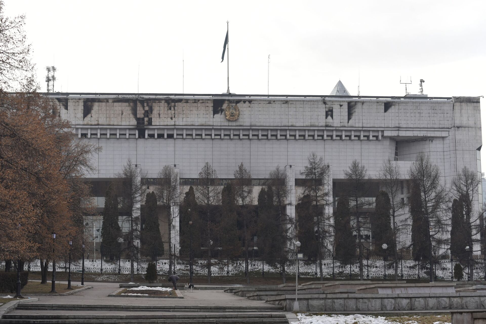 Сожженное здание бывшей резиденции президента Казахстана - Sputnik Казахстан, 1920, 04.03.2022