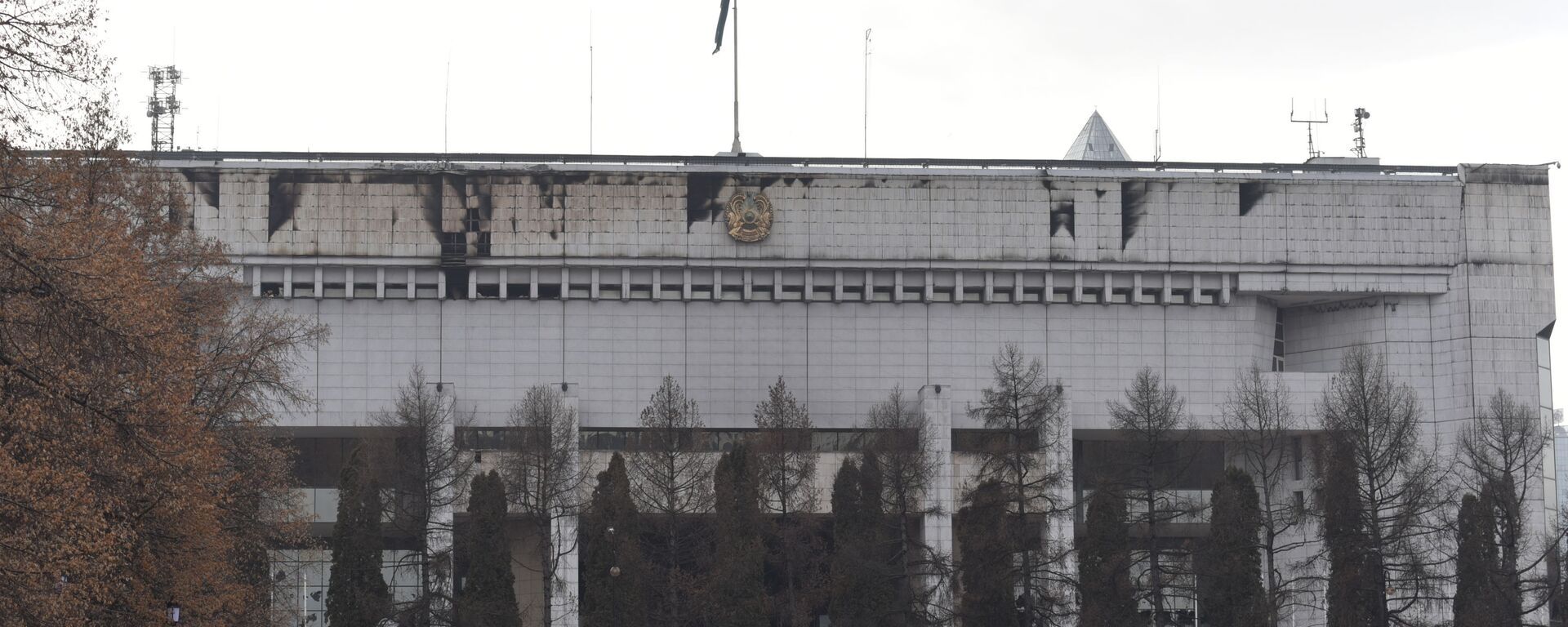 Сожженное здание бывшей резиденции президента Казахстана - Sputnik Казахстан, 1920, 19.01.2022