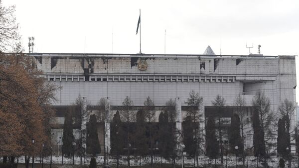 Сожженное здание бывшей резиденции президента Казахстана - Sputnik Казахстан