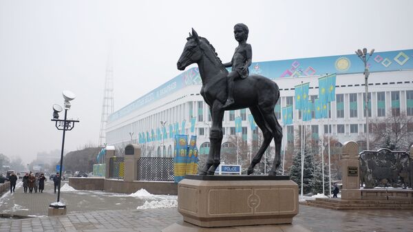 Памятник на площади в Алматы. Дети-всадники символизируют молодежь и будущее Казахстана - Sputnik Казахстан