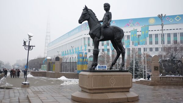 Памятник на площади в Алматы. Дети-всадники символизируют молодежь и будущее Казахстана - Sputnik Казахстан