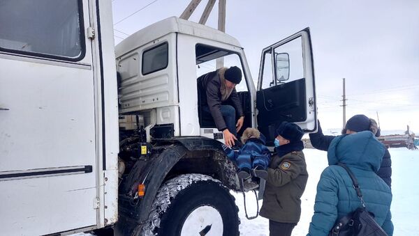 Более 50 человек эвакуировали с трассы в Акмолинской области - Sputnik Казахстан