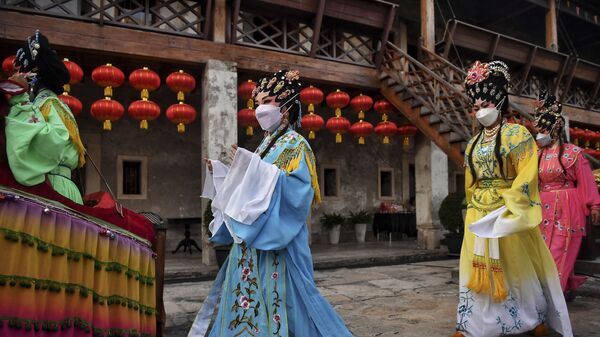 Участники труппы Традиционной китайской оперы во время празднования предстоящего Нового года по лунному календарю в Бангкоке  - Sputnik Казахстан