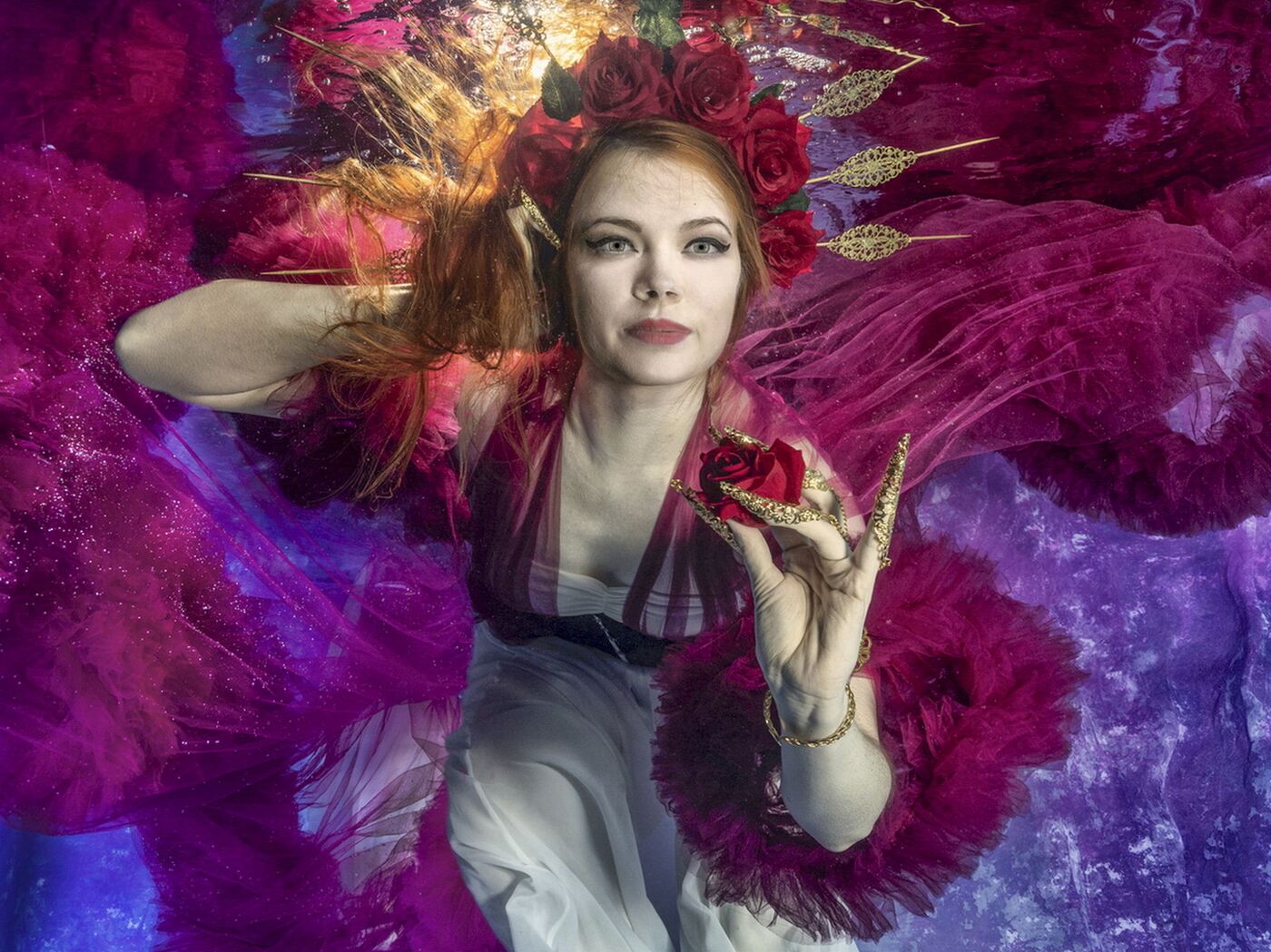 Кім жыныс мүшесі қисық жыныстық қатынасқа түскен?