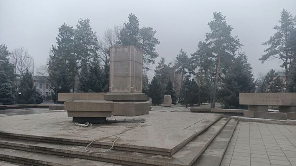 Опустевшее основание монумента в честь Н. Назарбаева в Талдыкоргане - Sputnik Қазақстан