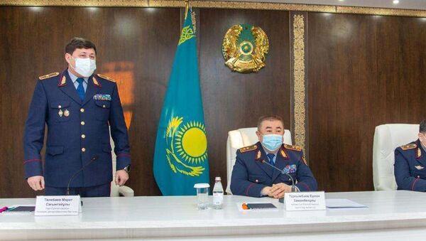 Начальник столичного департамента полиции назначен Марат Тулебаев (крайний слева) - Sputnik Казахстан